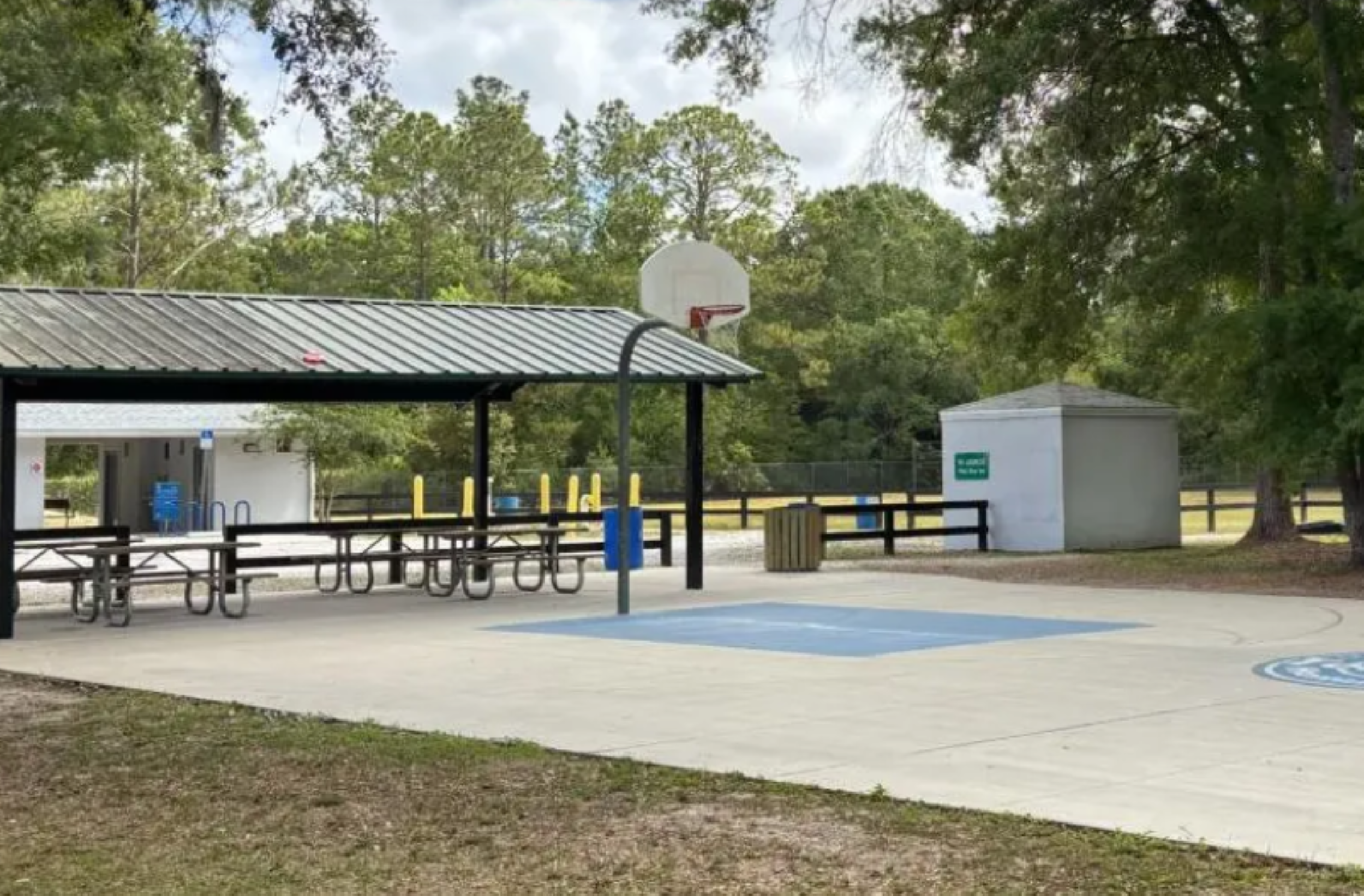 An exterior image of Flagler Estates Park & Community Center on a sunny day.