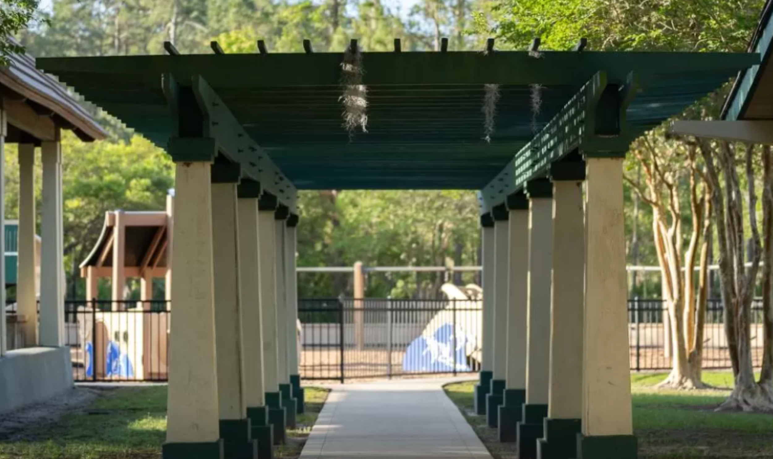 A grand pagoda marks the entrance to Palencia Park.